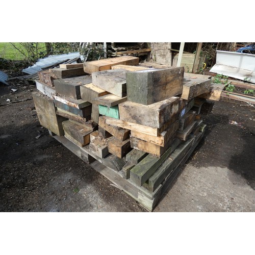 205 - 1 pallet containing a quantity of various mixed hardwood pieces / offcuts