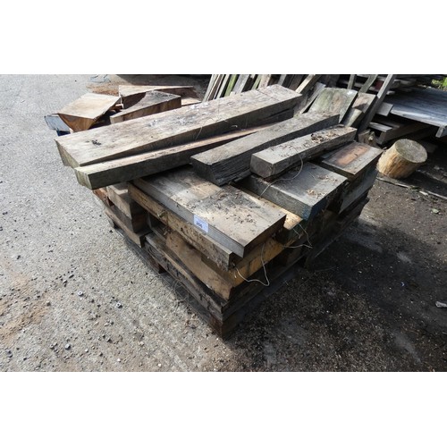 206 - 1 pallet containing a quantity of various mixed hardwood pieces / offcuts