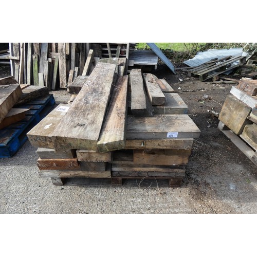 206 - 1 pallet containing a quantity of various mixed hardwood pieces / offcuts