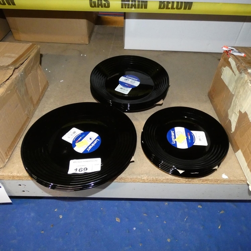 169 - 17 pieces of Luminarc black crockery (5 x large plates, 6 x small plates and 6 x bowls)