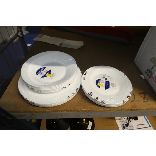 176 - 18 pieces of Luminarc white crockery (6 x large plates, 6 x small plates and 6 x bowls)