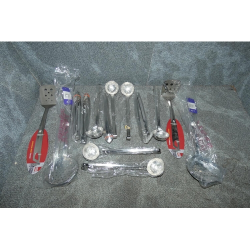 1024 - A quantity of various unused kitchen utensils