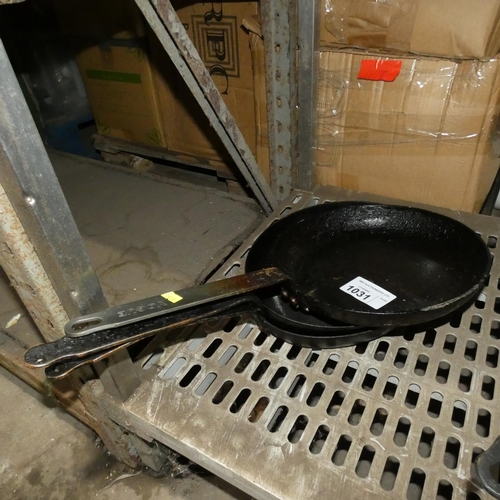 1031 - 3 x commercial used frying pans