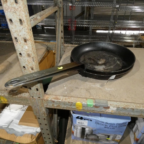 1034 - 2 x commercial used frying pans