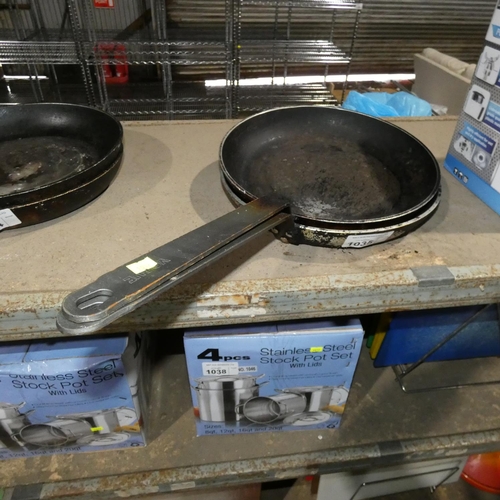 1035 - 2 x commercial used frying pans
