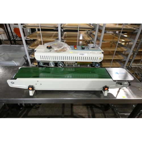 1157 - A commercial conveyor band sealing machine, no make or model visible - trade. Tested Working

 Teste... 