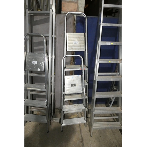 2056 - 2 x various folding step ladders