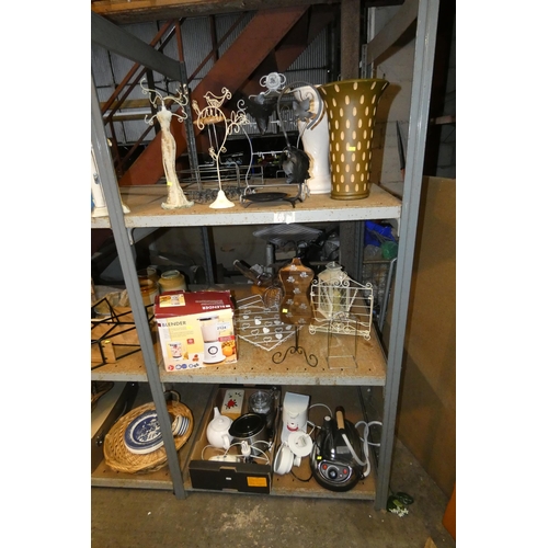 2124 - A quantity of various items including jewellery stands, steam iron, blender etc. Contents of 3 shelv... 