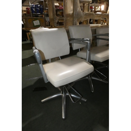 2227 - A cream upholstered salon / hair dressing chair - adjustable height by foot pedal