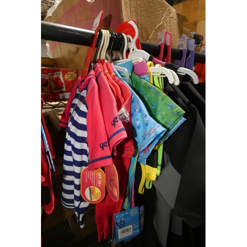 2573 - A quantity of approx 11 toddlers rash vests & wet suits various sizes, please see pictures for more ... 