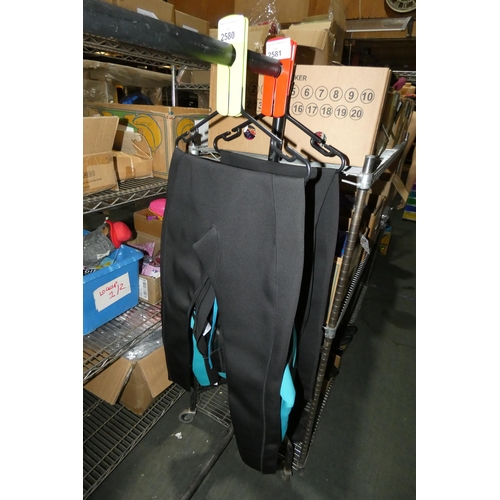 2580 - 1 x adult wetsuit by Urban Beach size XL