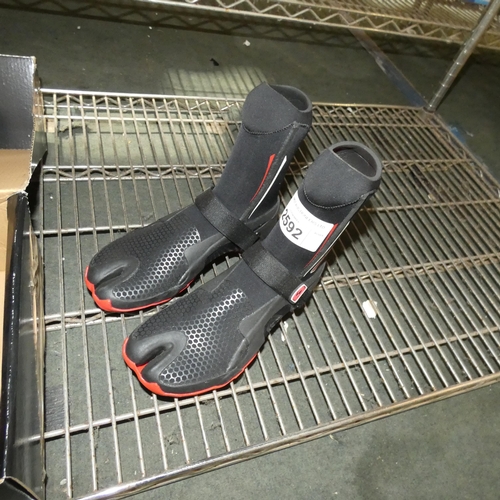 2592 - A pair of Sola adult wetsuit boots size 7