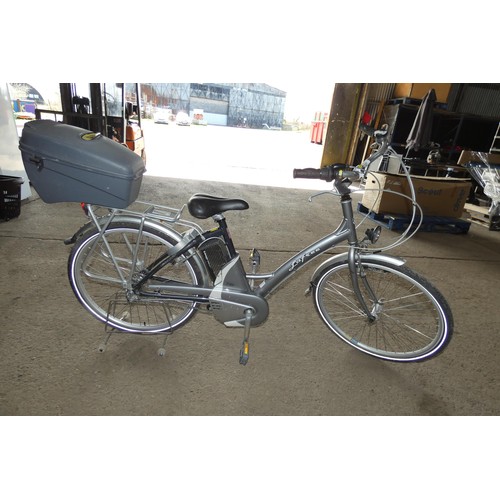 2102 - A step through ladies electric bike by La Free 24v giant motor with keys but NO charger