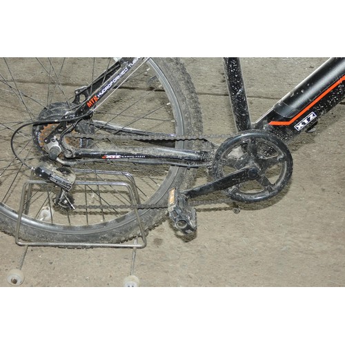 2104 - An E-Life electric mountain bike type XTZ Patriot, comes with charger (in office) but no key to remo... 