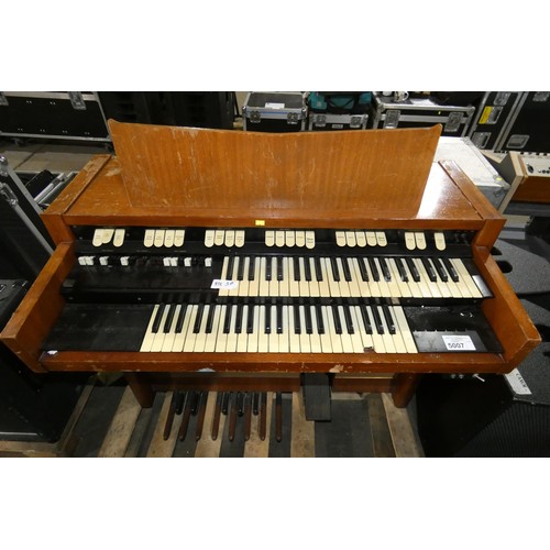 5007 - 1 x Hammond organ model M102