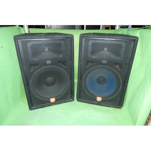 5043 - 2 x JBL speakers JRX115