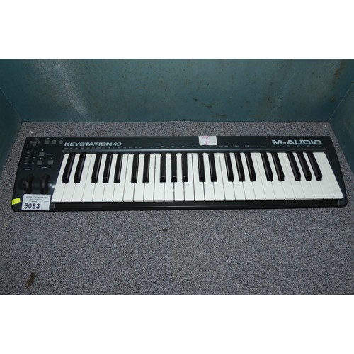 5083 - 1 x M audio key station 49 midi keyboard