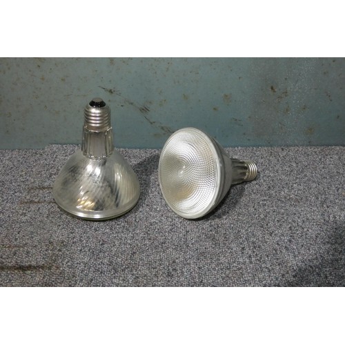 5138 - 1 x box of PAR lamps