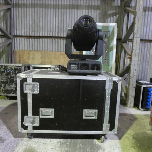 5550 - 2 x Martin Mac 2000 Profile Fixtures in Martin supplied in a wheeled twin Flight case