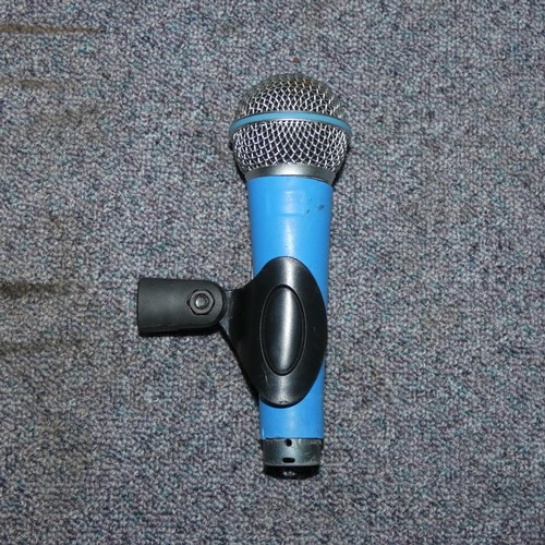 5215 - 1 x Shure SM58 microphone with case and clip