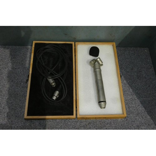 5224 - 1 x Rode NT4 Stereo  microphone