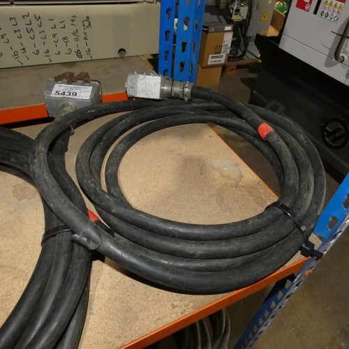 5439 - A 5m 6 way x 16a multicore power cable with Harting connectors