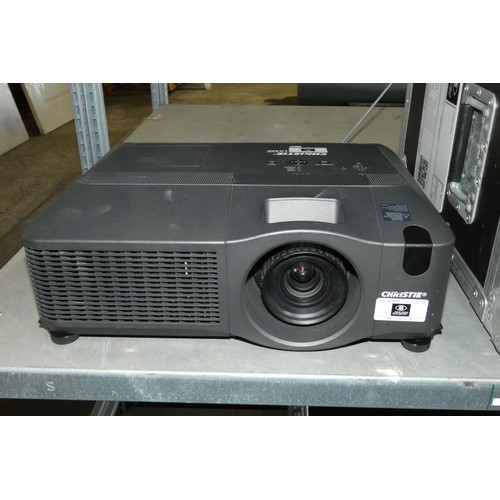 5377 - 1 x Christie projector LX400 - fixed lens (cased)