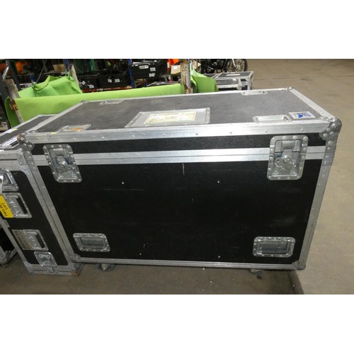 5256 - 5 x Ipix BB4 ip uprights RGB with a wheeled flight case