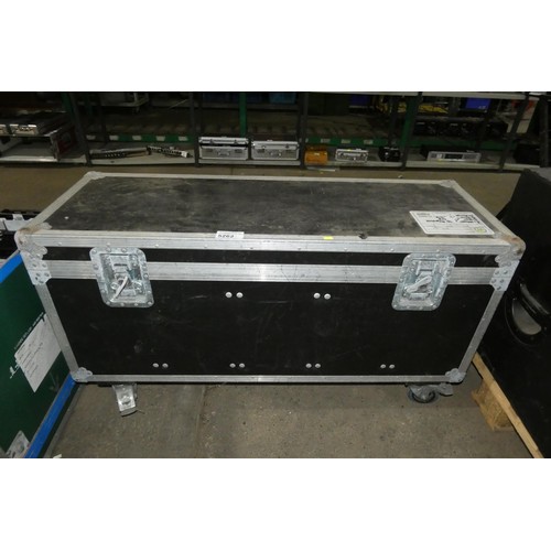 5262 - 1 x wheeled flight case (empty)