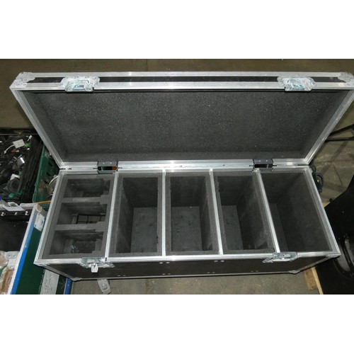 5262 - 1 x wheeled flight case (empty)