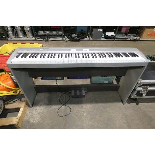 5268 - 1 x Yamaha Digital Piano P95