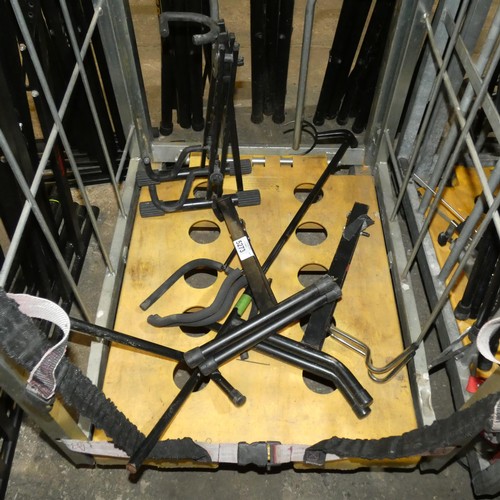 5273 - A quantity of various instrument stands