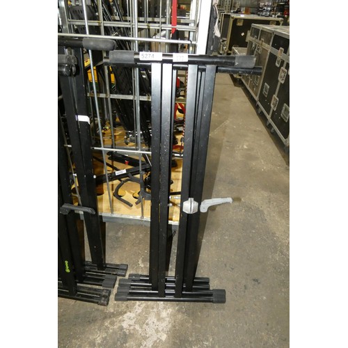 5274 - 2 x keyboard stands