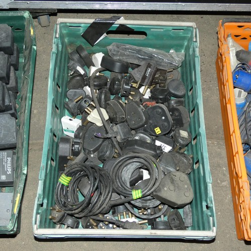 5297 - A quantity of 15amp connectors. Contents of 1 plastic crate which is not included