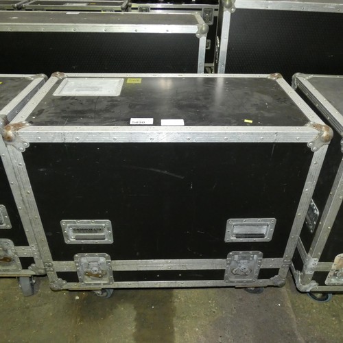 5490 - 1 x CaseBox d&b Q series twin loudspeaker wheeled flight case (empty) measuring approx 89 x 49 x 80c... 