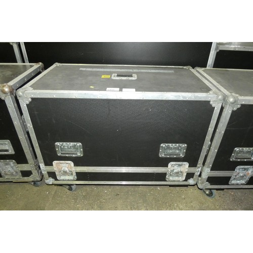 5491 - 1 x Justin Case d&b Q series 3way loudspeaker wheeled flight case (empty) measuring approx 101 x 59 ... 