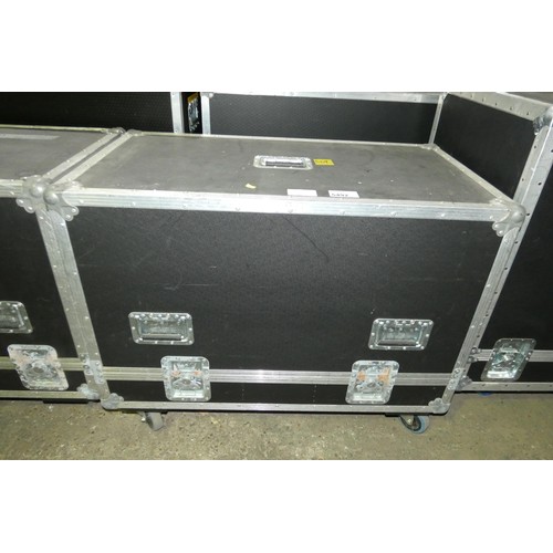 5492 - 1 x Justin Case d&b Q series 3way loudspeaker wheeled flight case (empty) measuring approx 101 x 56 ... 