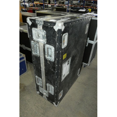 5500 - 1 x flight case (empty) measuring approx 109 x 77 x 38cm high