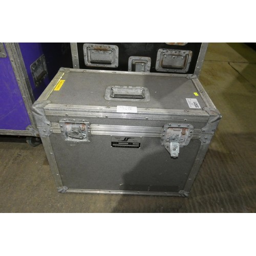 5501 - 1 x flight case (empty) measuring approx 59 x 32 x 47cm high