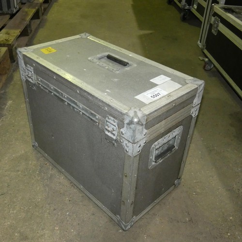 5507 - 1 x flight case (empty) measuring approx 59 x 32 x 46cm high