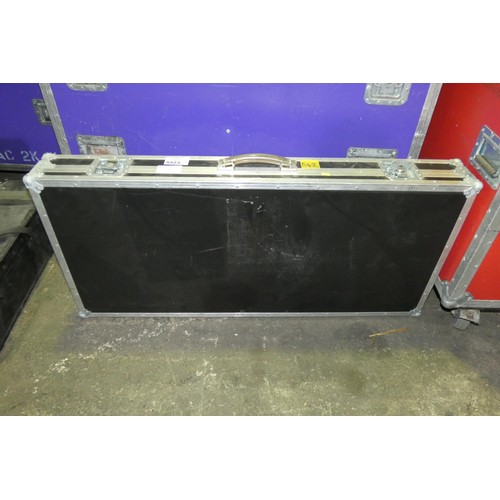 5523 - 1 x flight case (empty) measuring approx 144 x 52 x 14cm high