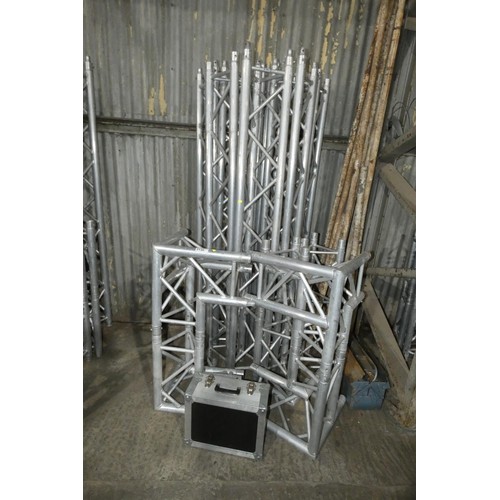 5130 - A Mobil Truss alloy truss system comprising 8 x 2m lengths, 4 x 0.5m lengths, 4 x three way corners ... 