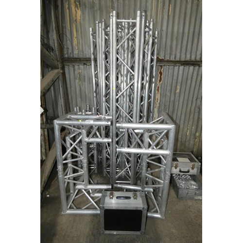 5131 - A Mobil Truss alloy truss system comprising 8 x 2m lengths, 4 x 0.5m lengths, 4 x three way corners ... 