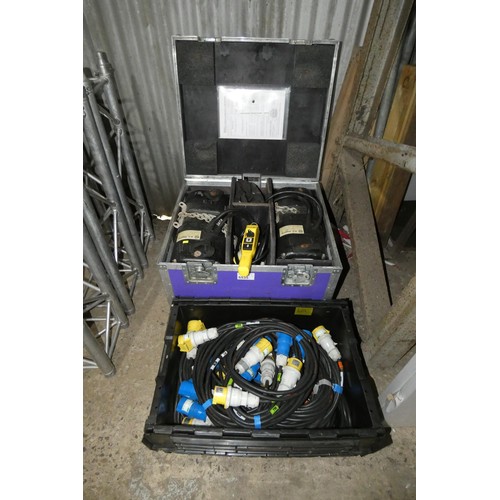 5535 - 2 x Loadstar single phase 0.5T motorised chain hoists supplied in a wheeled  flight case together wi... 