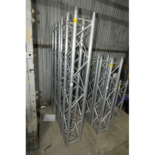 5538 - 4 x 2m lengths of F34 truss