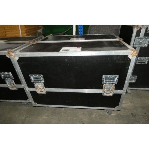 5562 - 1 x Twin LCD custom Flight case on wheels with lift off lid approx 121 x 47 x 93cm high