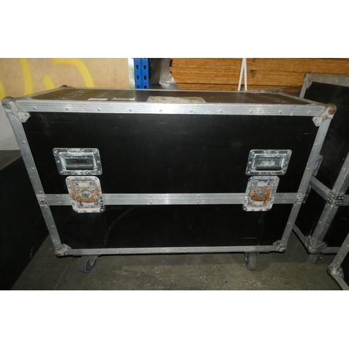 5567 - 1 x custom flight case on wheels with lift off lid which contains 1 x Panasonic TH-42PS9BK screen, f... 