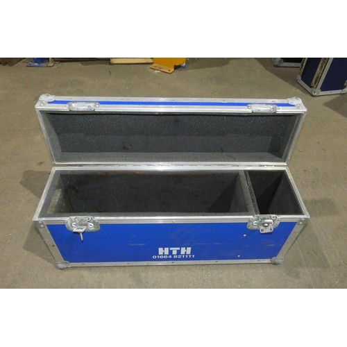 5573 - 1 x Foam lined custom Flight case with hinged lid approx 84 x 23 x 39cm high