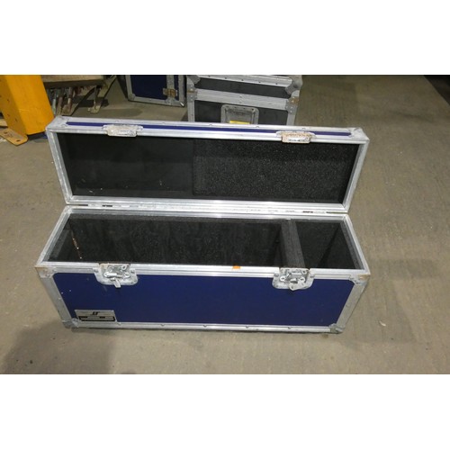 5574 - 1 x 5 Star foam lined custom Flight case with hinged lid approx 83 x 23 x 37cm high