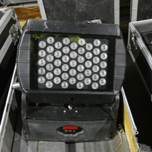 5041 - 2 x ip wash lights supplied in a wheeled flight case